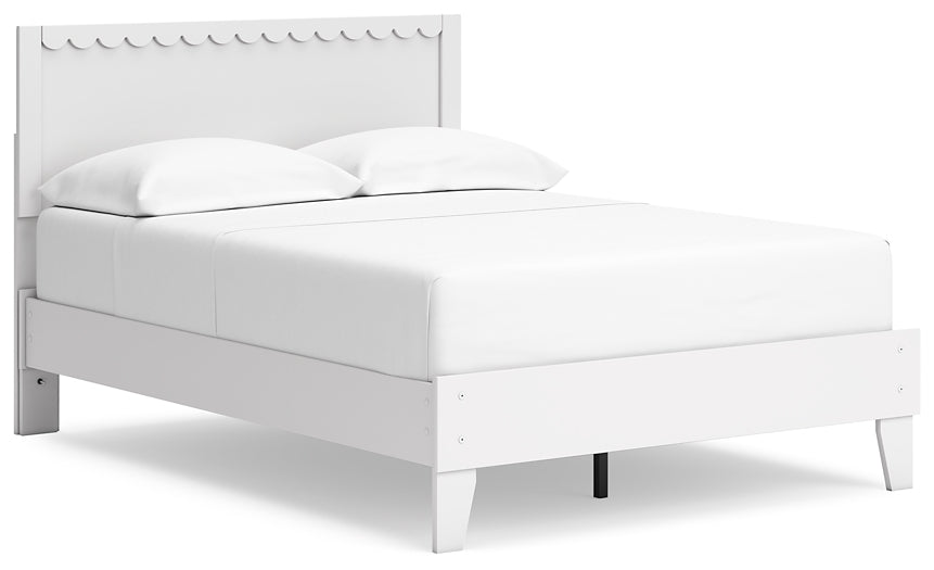 Hallityn  Panel Platform Bed